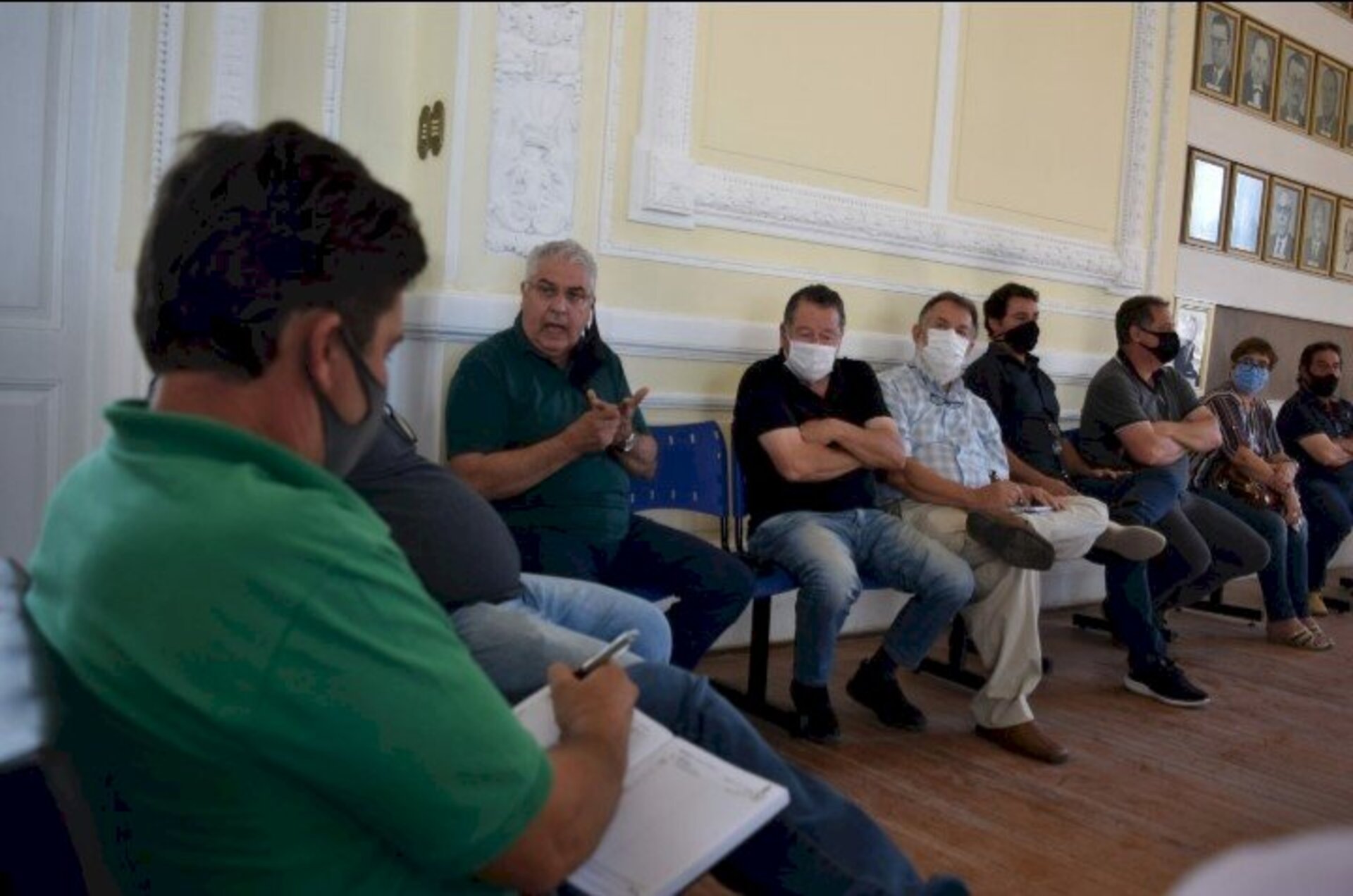 Reunião do Executivo santanense com representantes de entidades