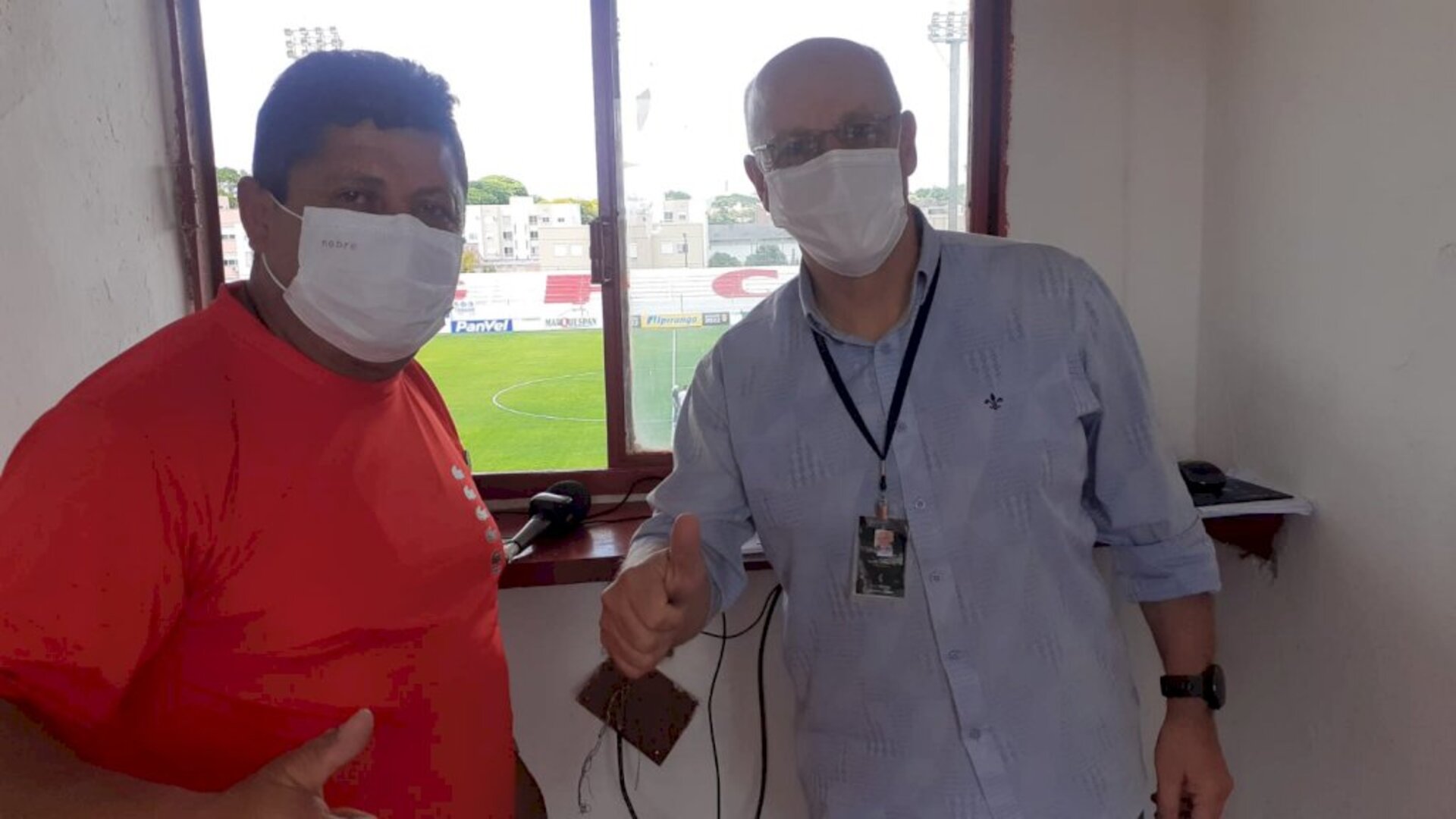 Geraldo Saliba e Telmo Carvalho durante a jornada esportiva da Rádio Cultura