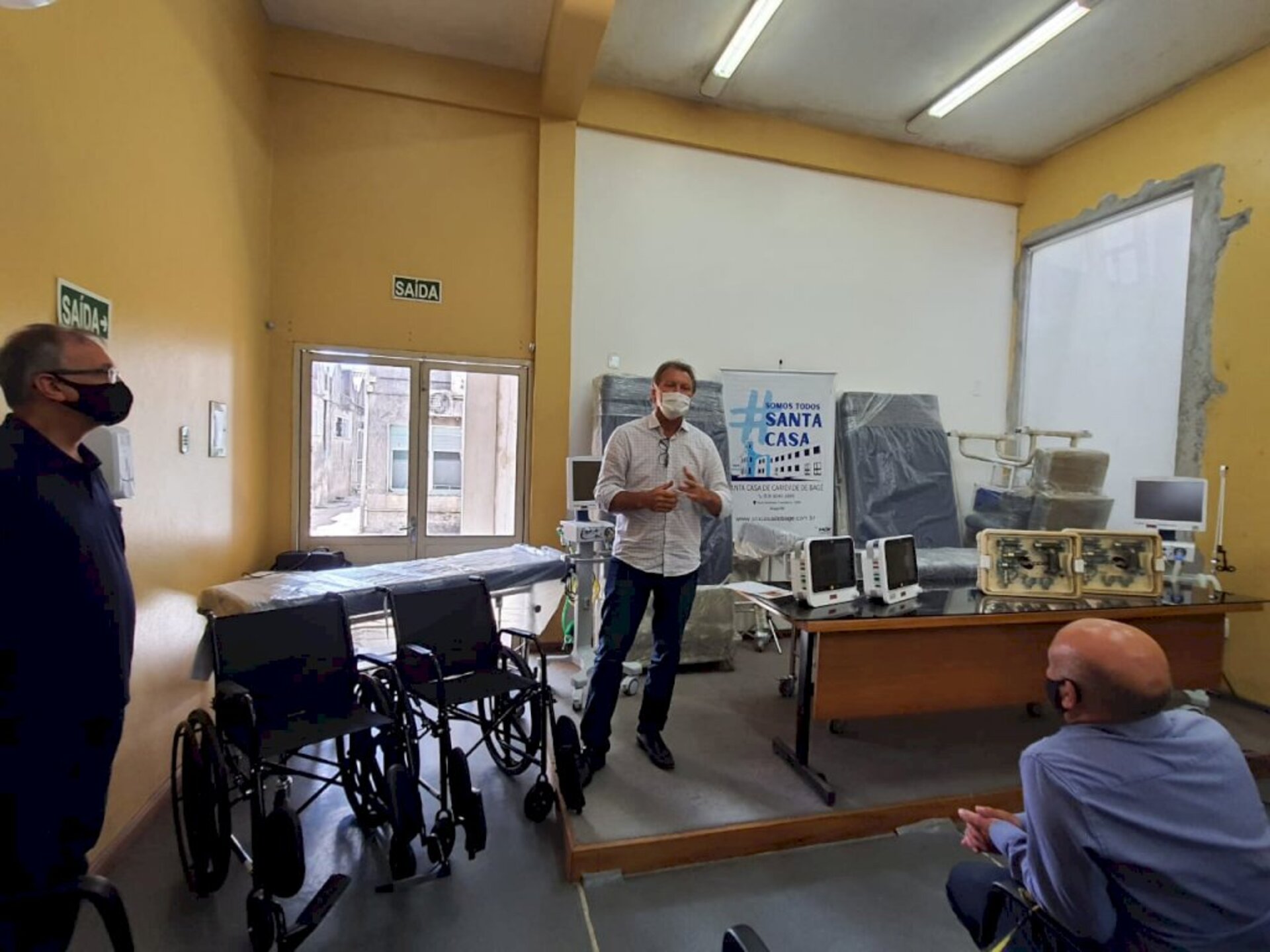 Hamm fez a entrega no hospital e falou sobre sua atuação em benefício da Saúde