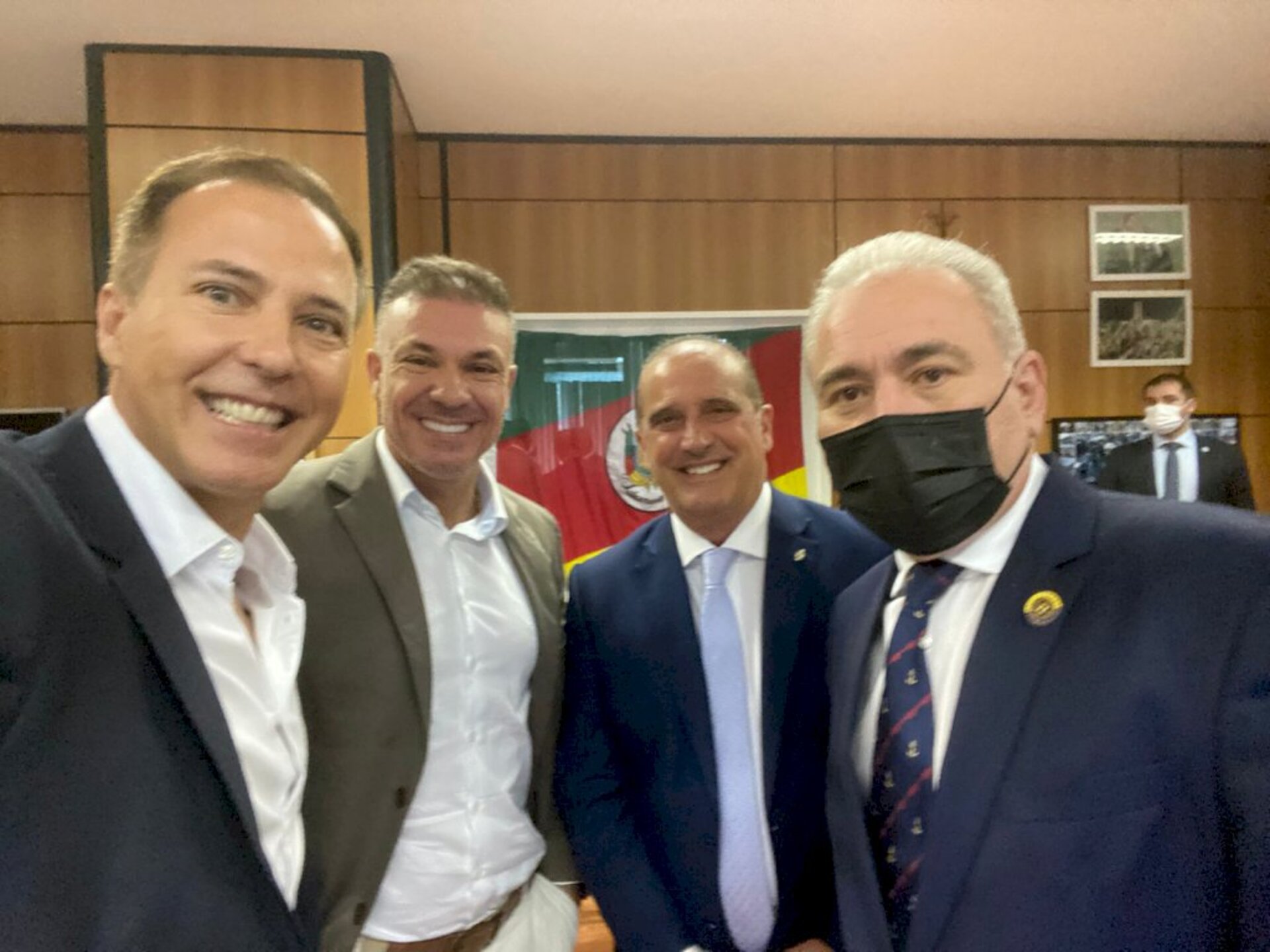 Prefeito e deputado se reuniram com ministros