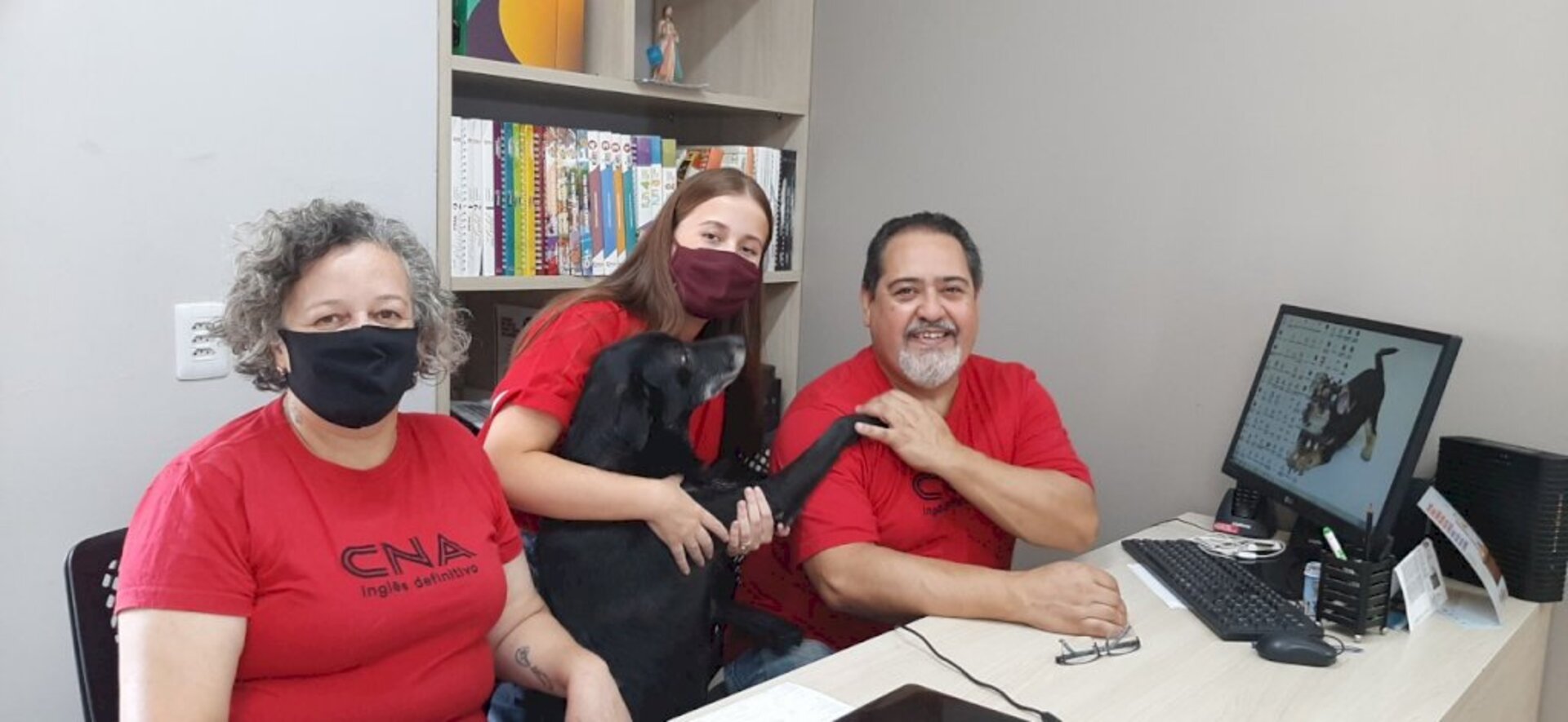 Lizelene, Loiva e Torquato acompanhados do mascote Zulu