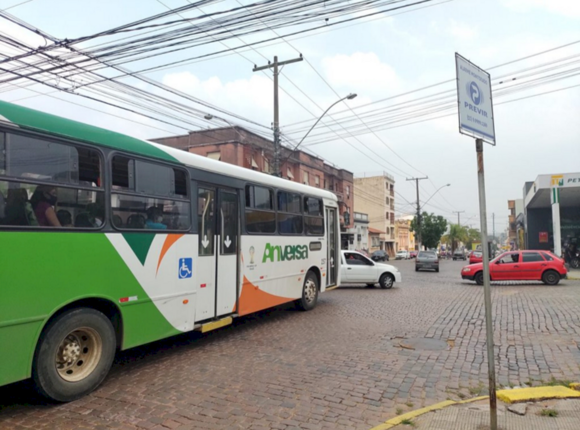 Ontem já foi possível verificar demanda de alunos no transporte coletivo