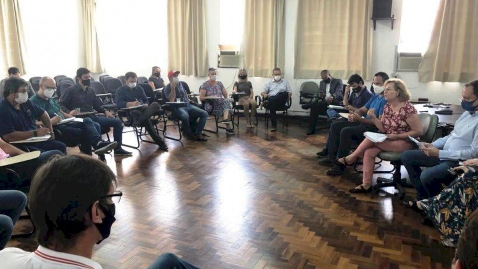 Estudos sobre auxílio emergencial e crédito a juro zero estão tramitando no governo