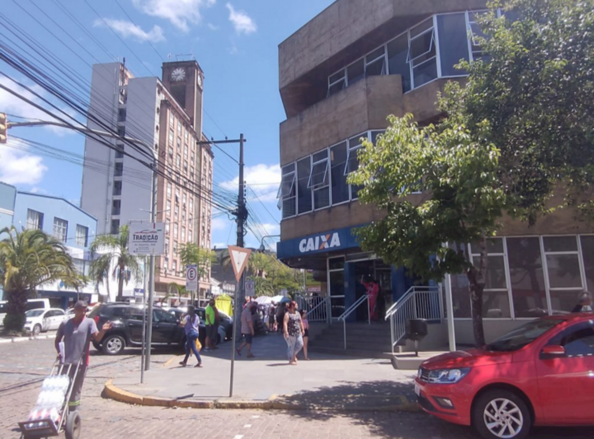 Bancos só retomam atendimento a partir de meio-dia de quarta