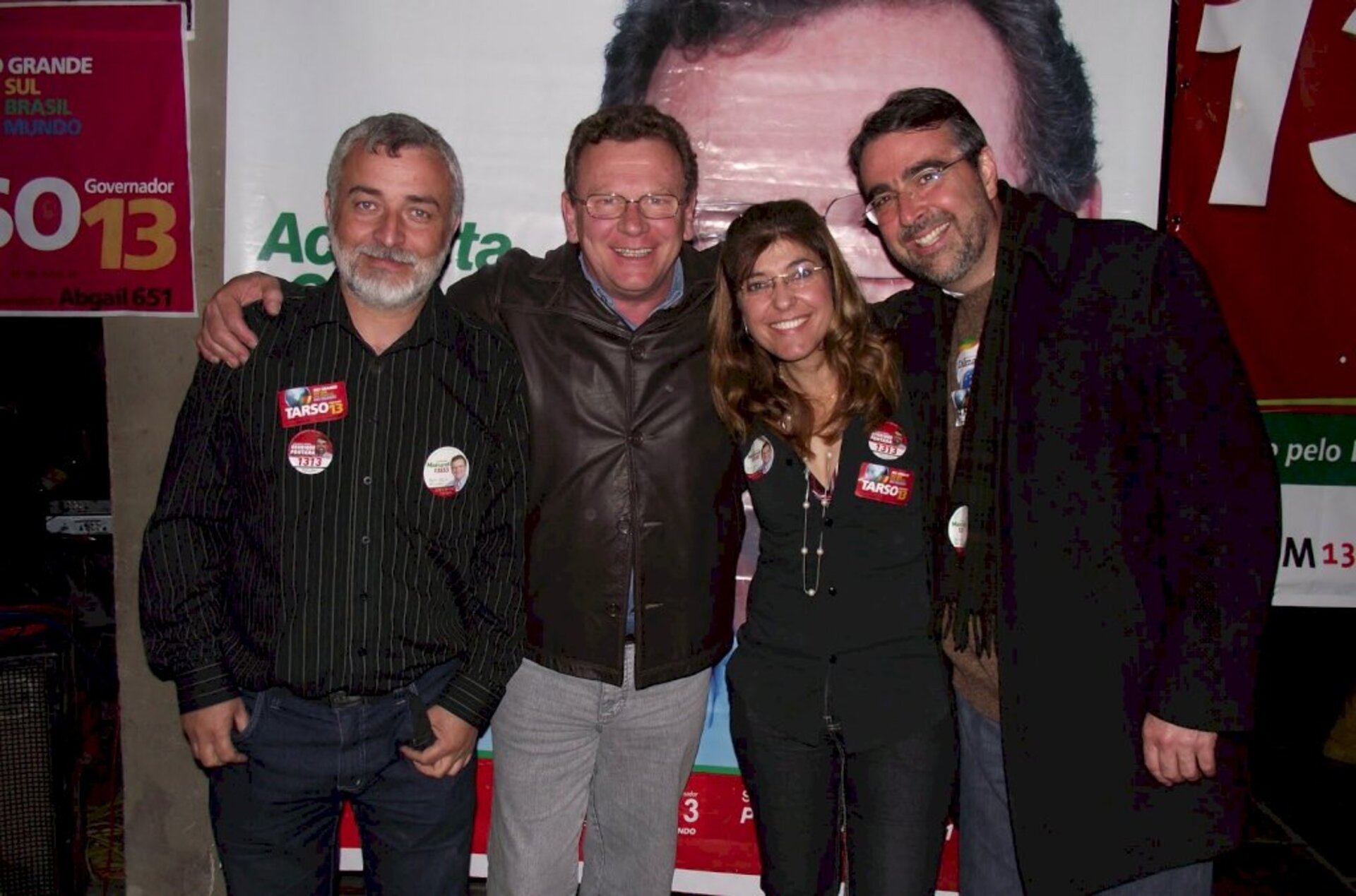 Foto tirada em 2010, quando lutavam na mesma trincheira