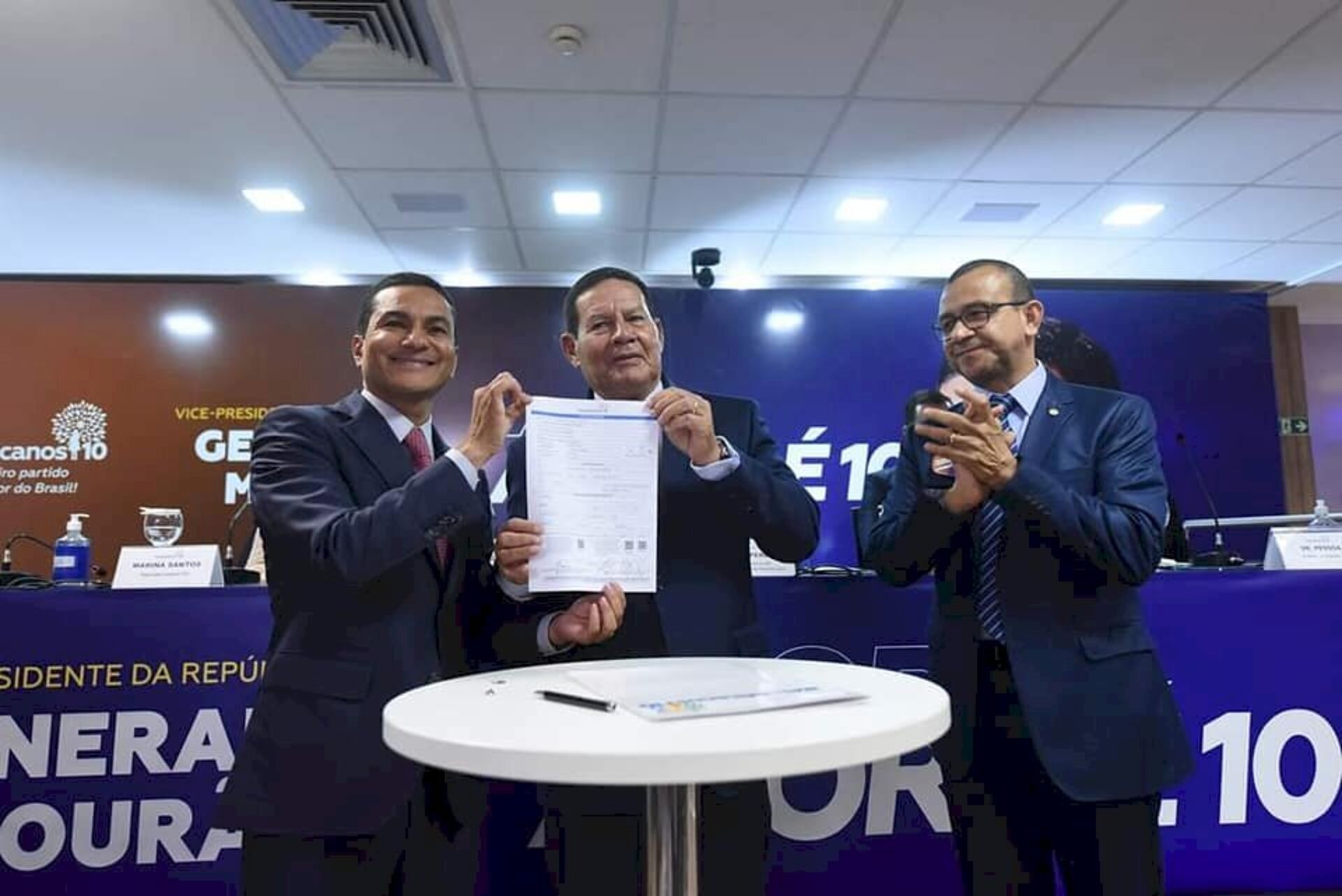 Político assinou ficha no novo partido nesta quarta-feira