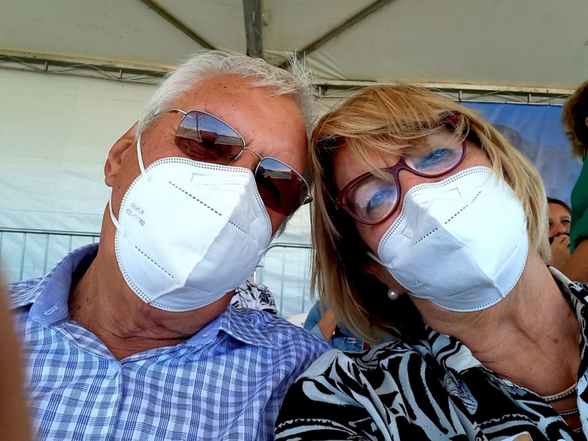 Os dois se recuperam em casa