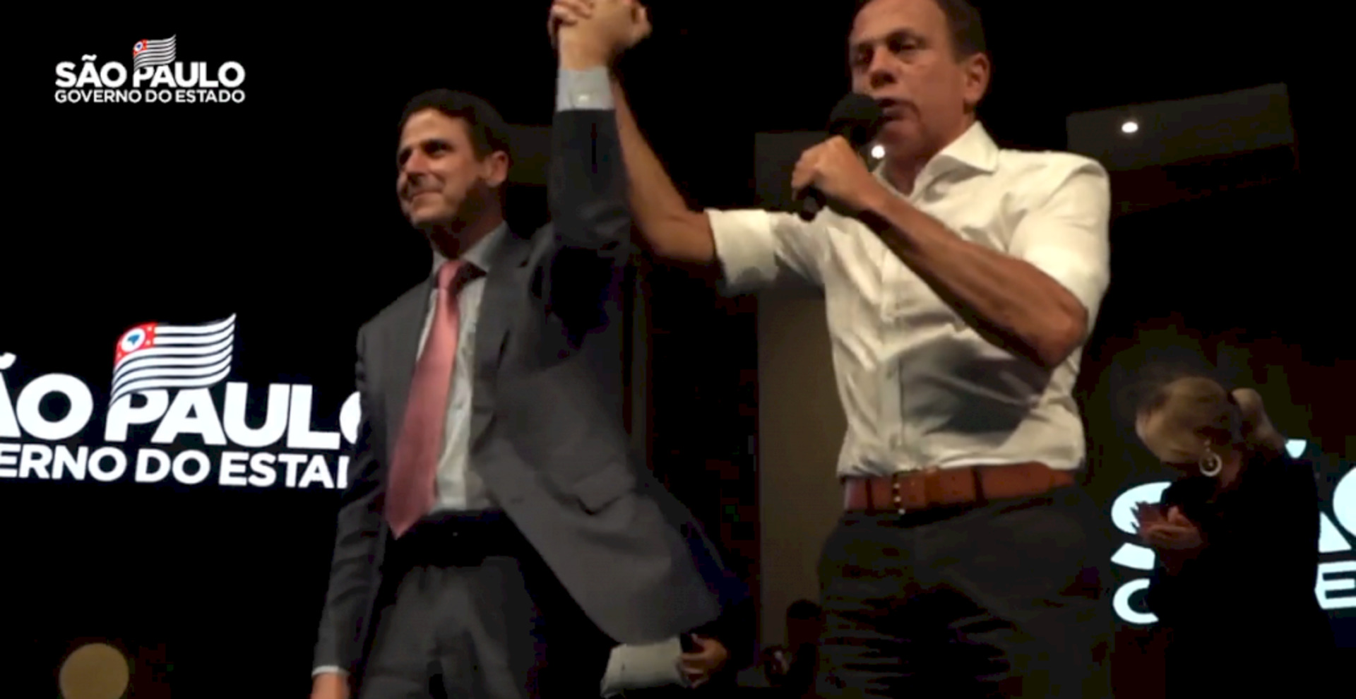 Doria ao lado do presidente nacional do PSDB logo depois do anúncio