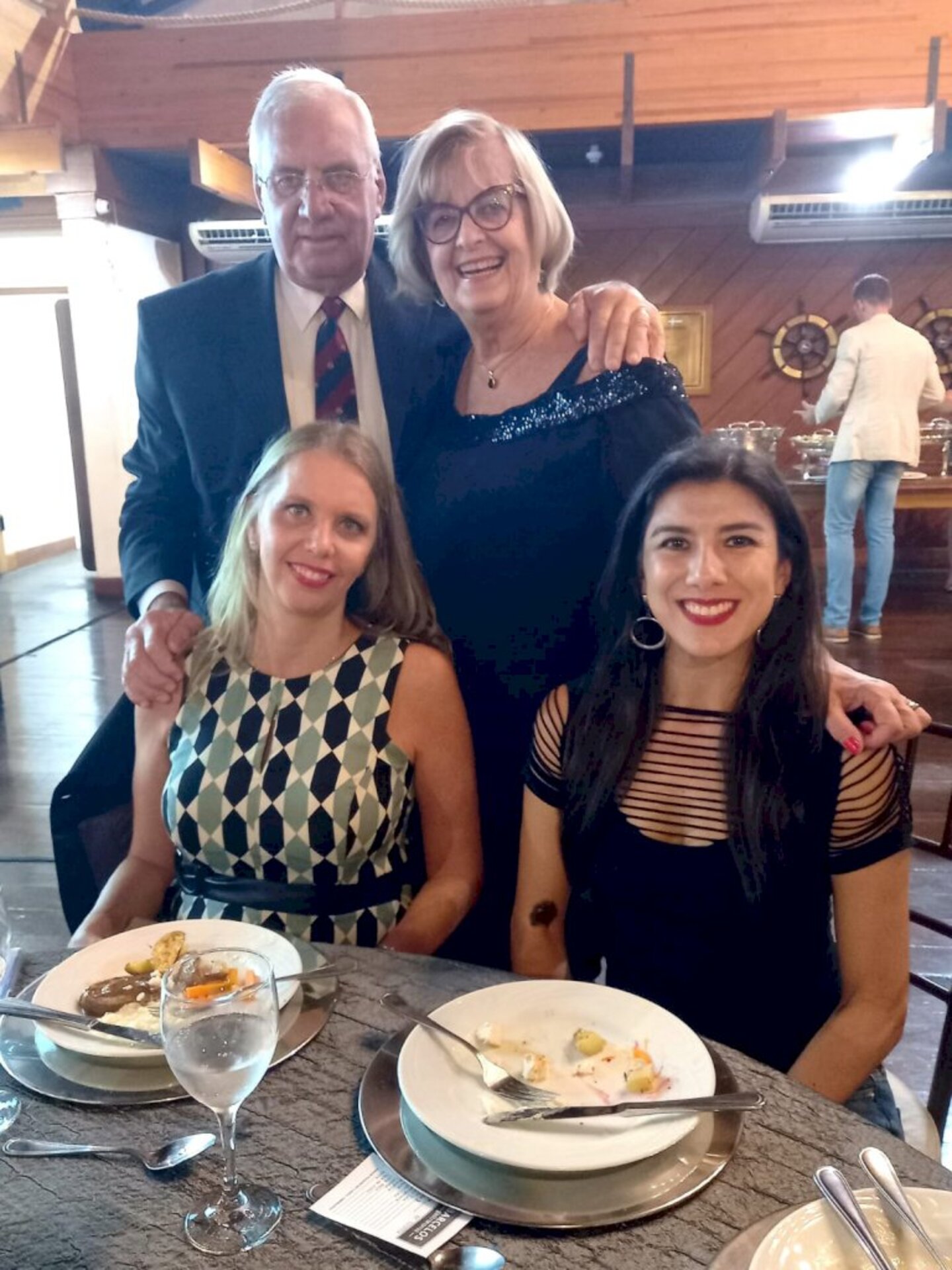 Sonia, Adão Leite, Tatiane Leite e Viviane Lencina