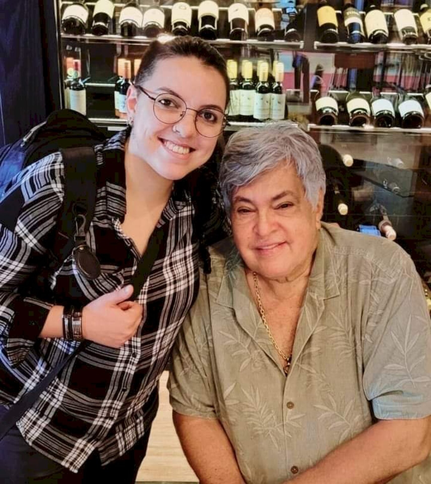 Cantora bageense Deise Veiga ao lado do cantor Sidnei Magal, em Florianópolis
