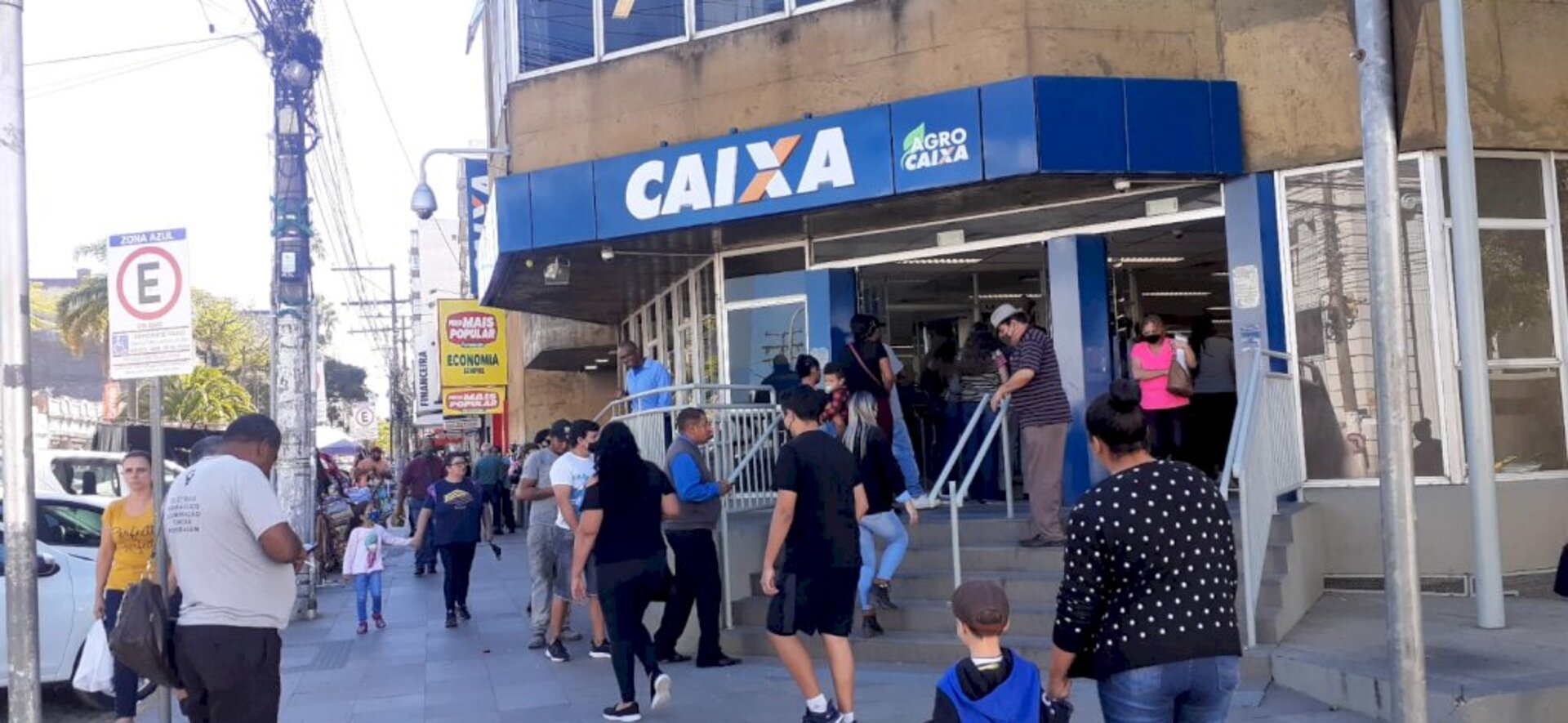 Movimento na Caixa na manhã desta quarta-feira