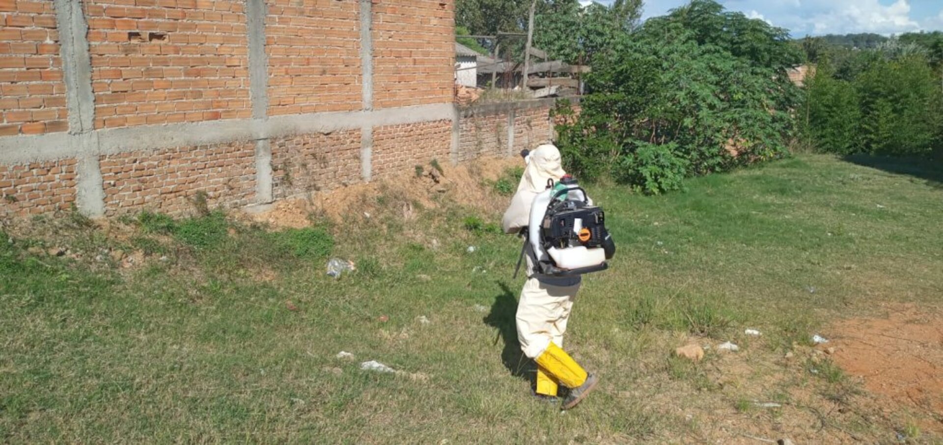 Aplicação do fumacê se estende em áreas do centro