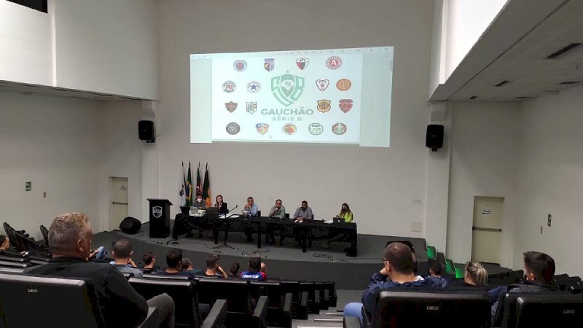 Conselho Técnico com presença de representantes dos clubes
