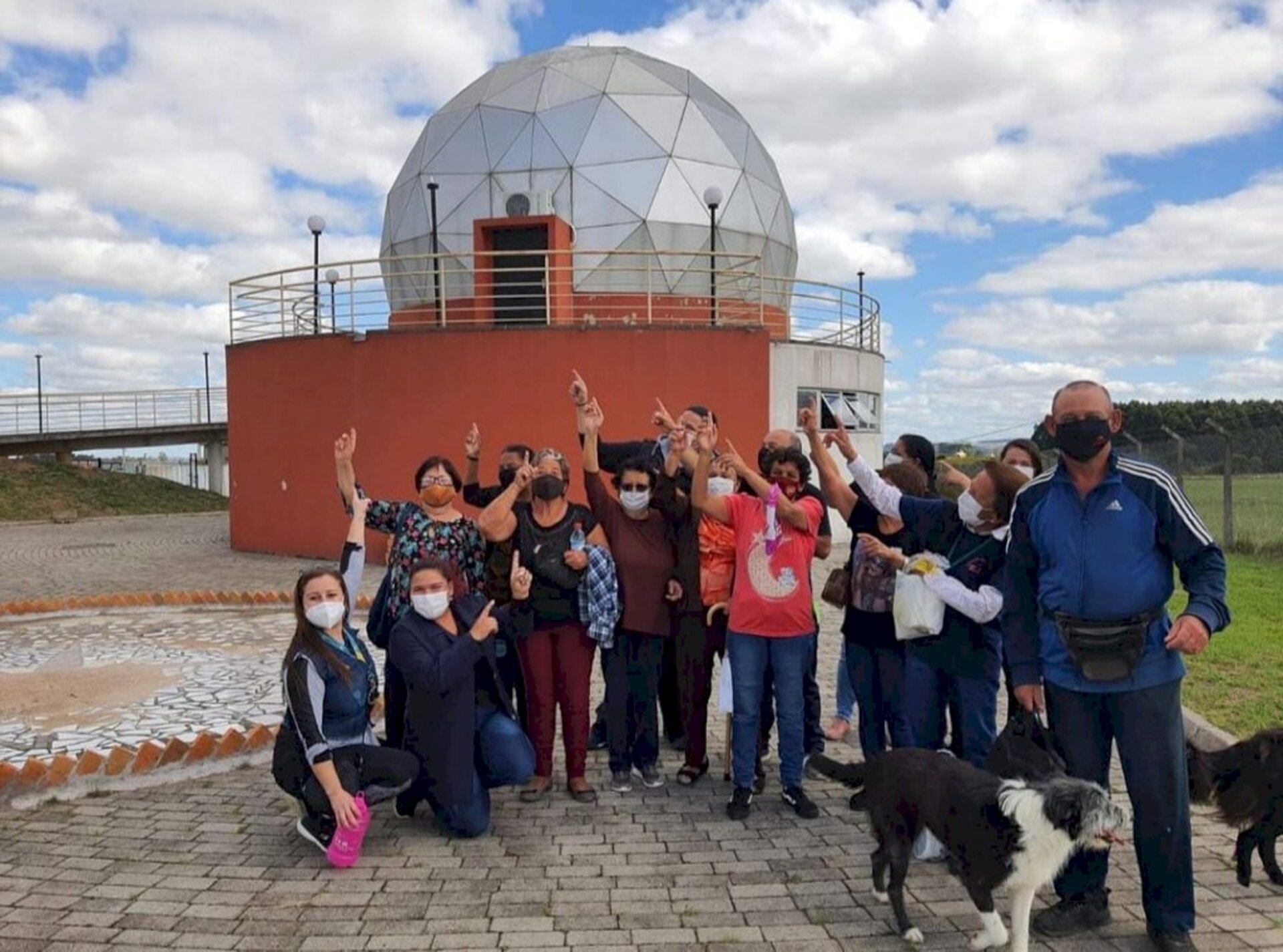 Grupo de idosos e hipertensos do Centro Social Urbano visitou o planetário da Unipampa