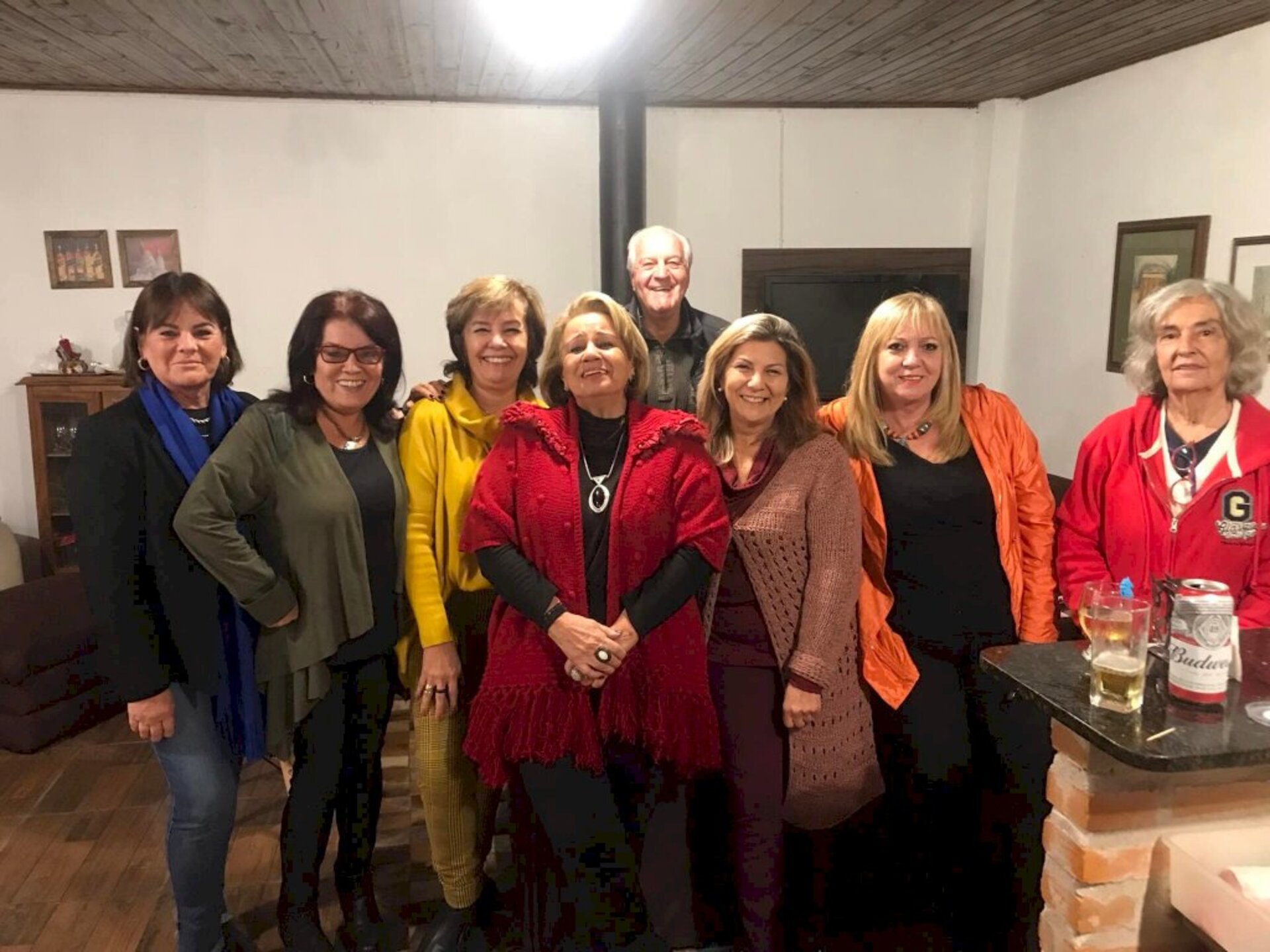 Amigos comemoram o aniversário de Mirta Palermo