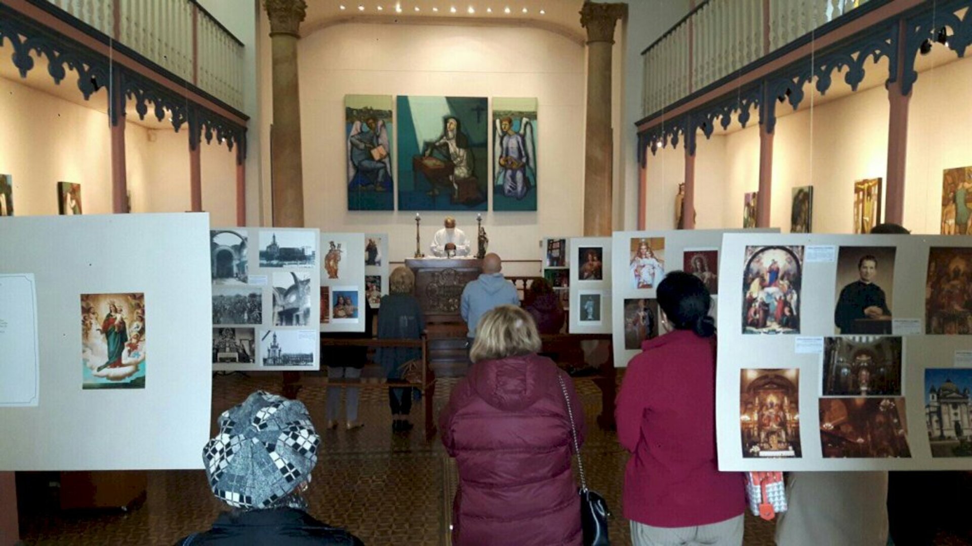 Missa de abertura da Mostra Iconográfica e Documental "À Tradição das Velas Votivas", na Capela de Santa Thereza