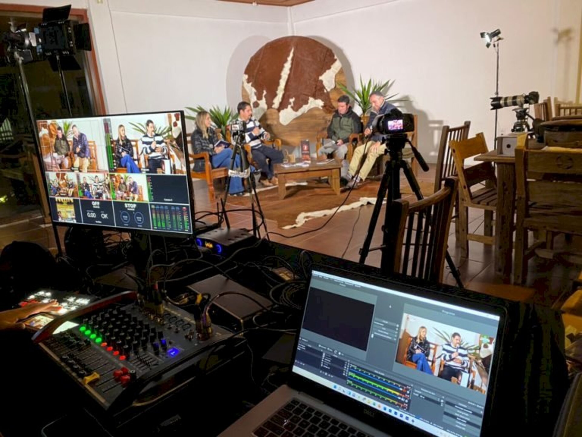 Live de abertura do evento na Rainha da Fronteira