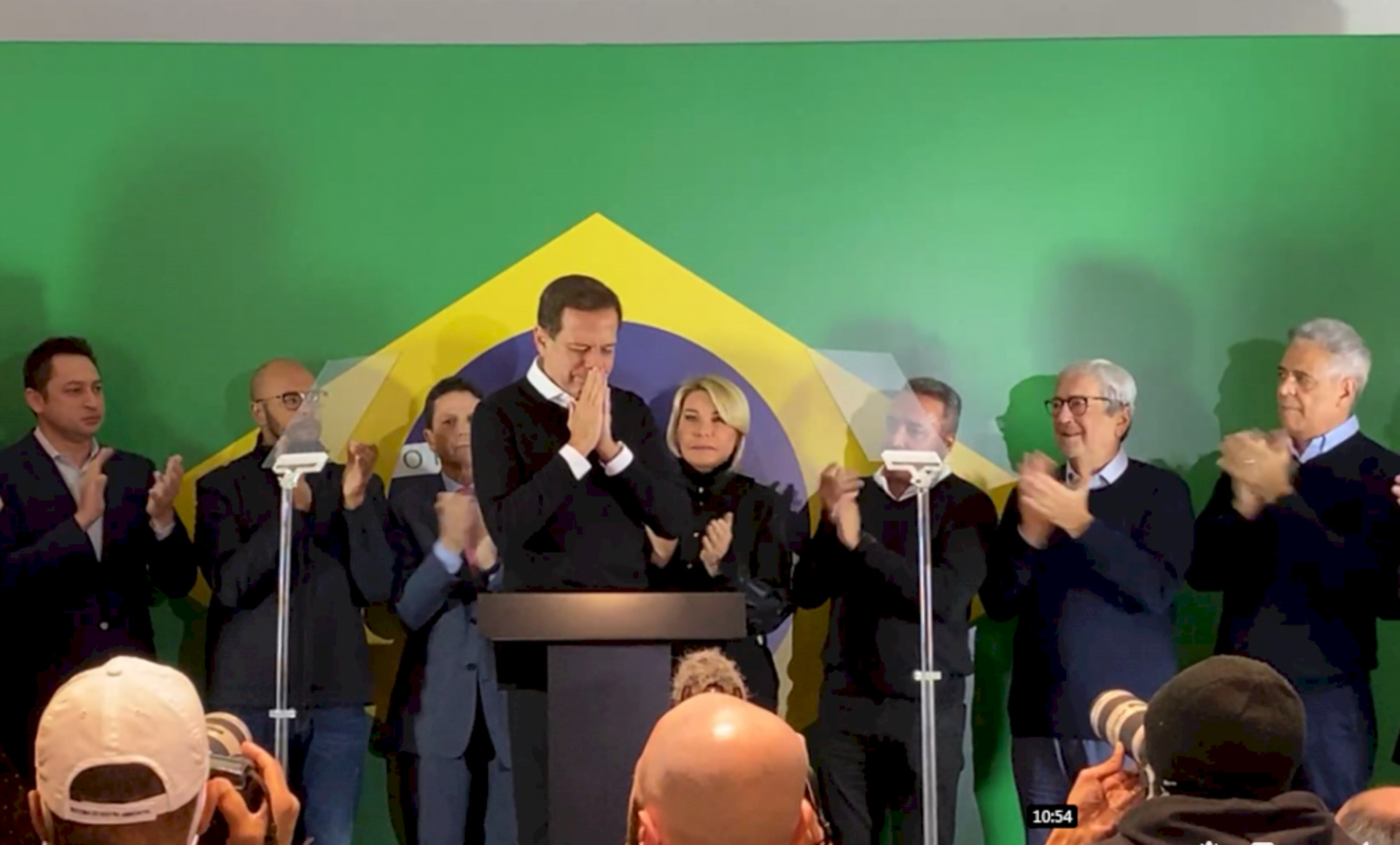 Tucano diz que se retira da disputa com o coração ferido