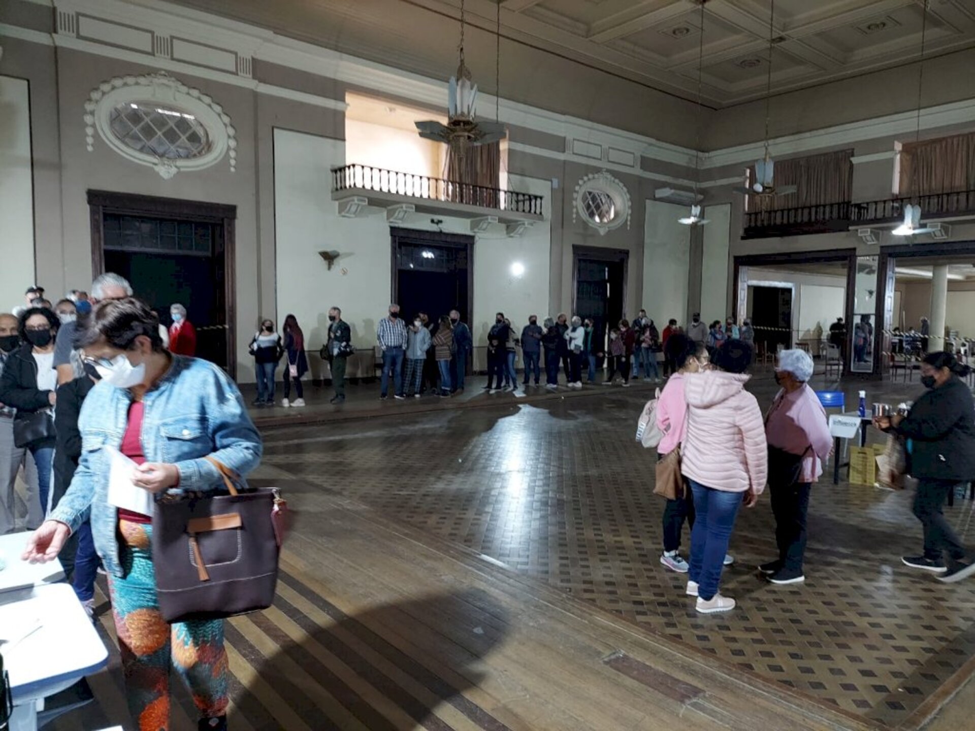 Vacinação neste sábado ocorre das 9h às 17h