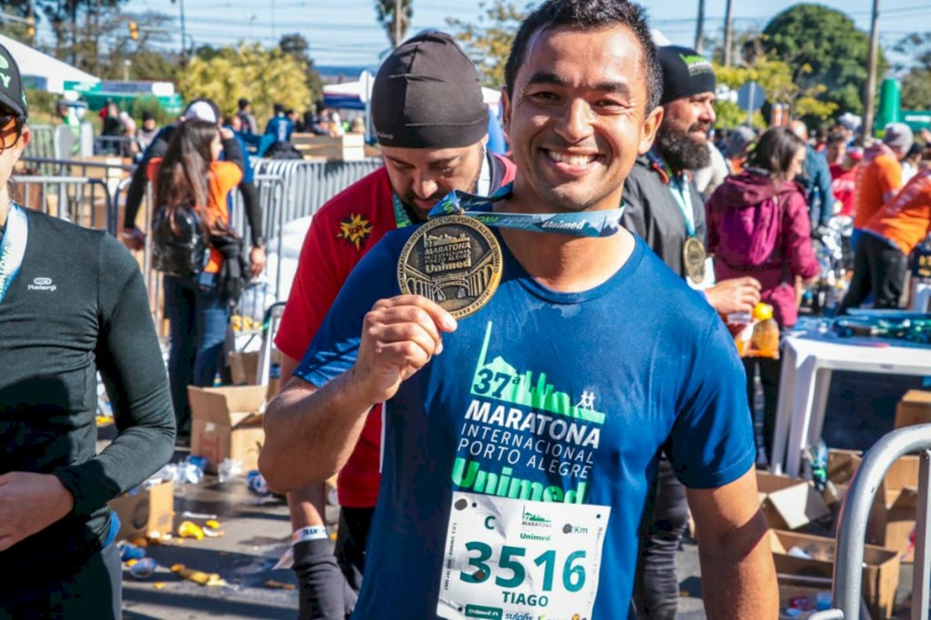 Tiago Herculano Deamici completou a prova da meia maratona de Porto Alegre. O bageense foi empacotador do Peruzzo, estudava nos horários livres e hoje é sargento do Exército. Sempre sonhou em correr