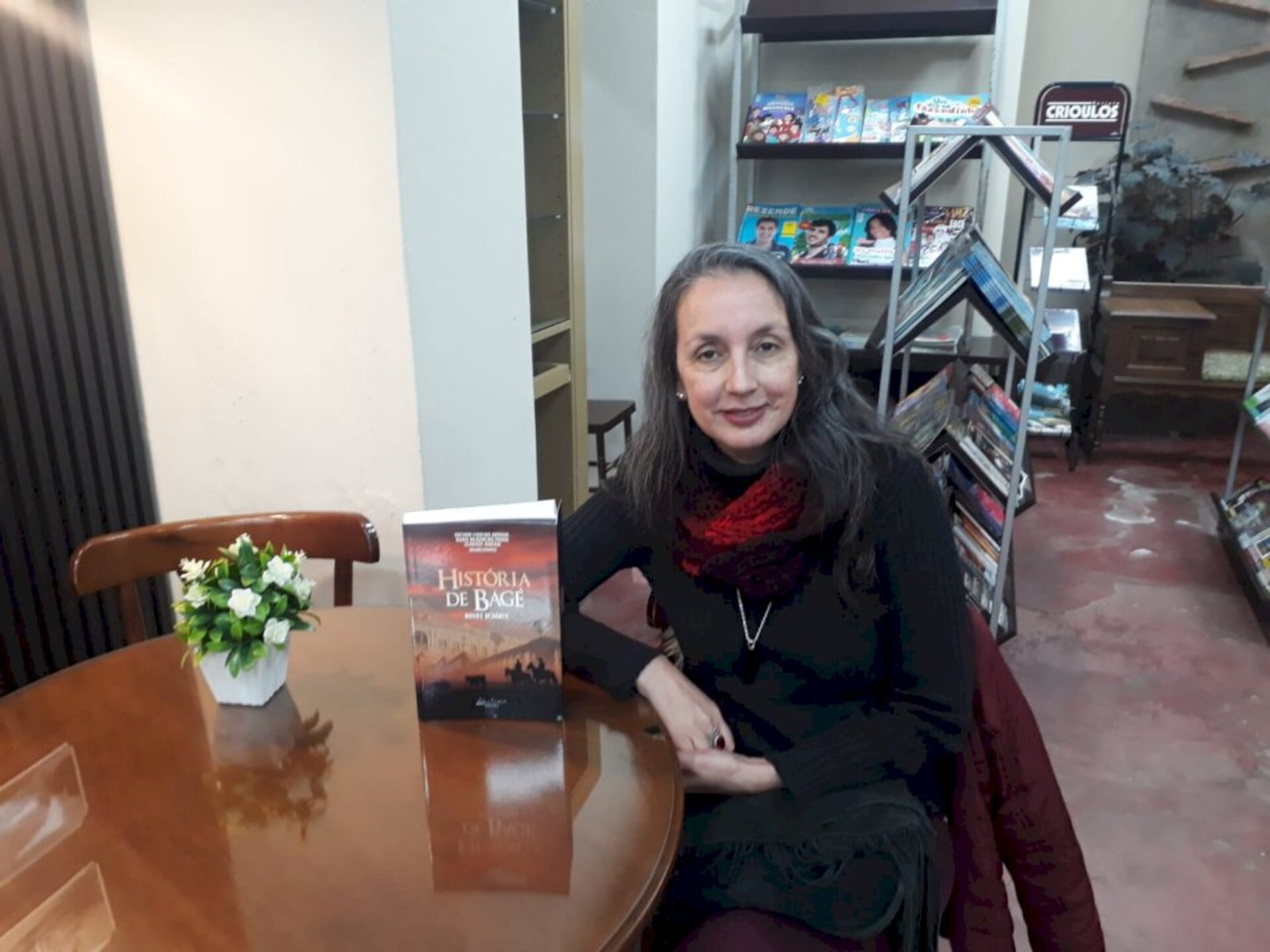 Clarisse Ismério autografou exemplares na Leb
