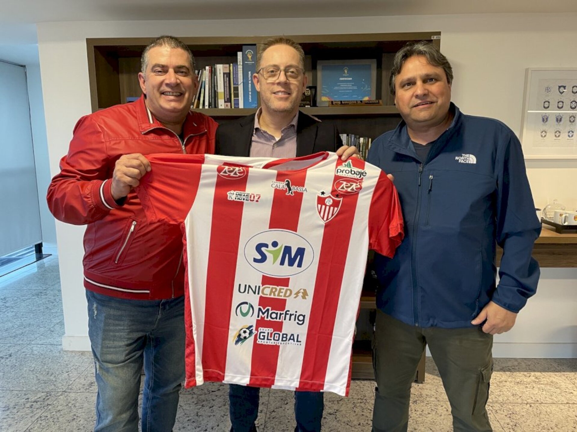 Mandatário recebeu uma camiseta