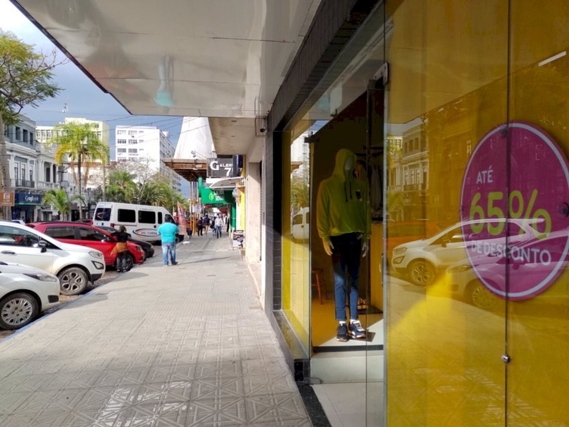 Lojas têm destacado promoções para atrair consumidores