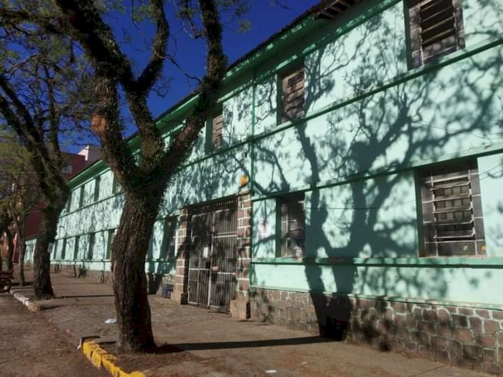 Vila precisa de leite e gêneros alimentícios