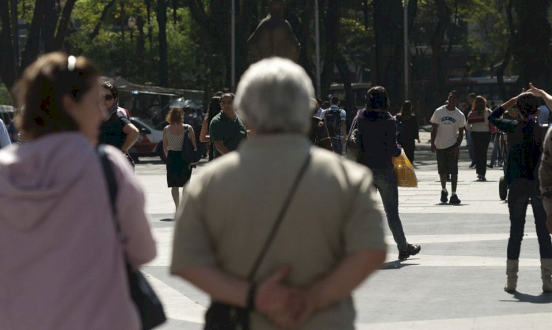 Já o número de pessoas com menos de 30 anos caiu 5,4% no período