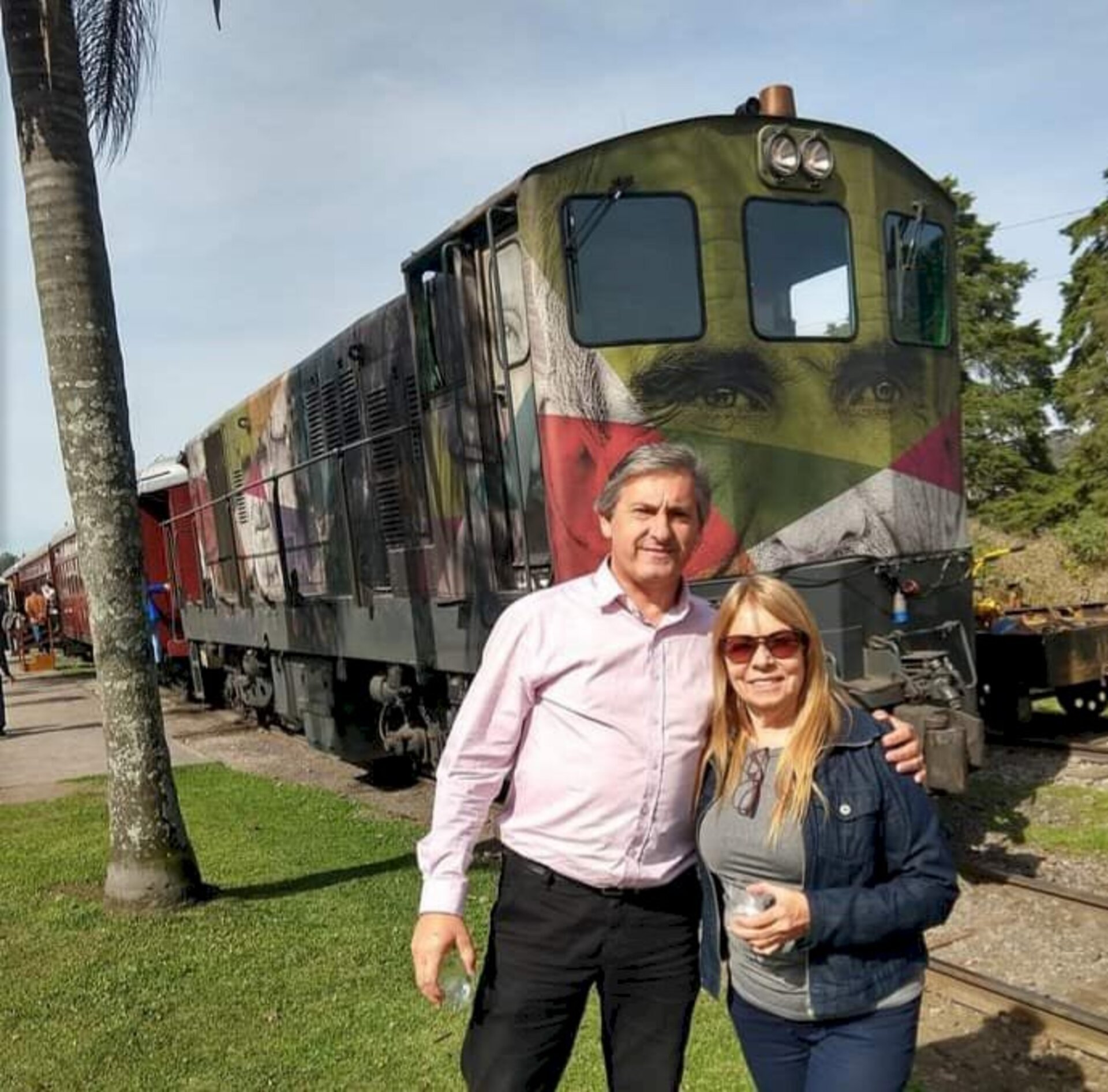 Almir Cimirro e Cleide Rolim aproveitando o passeio de trem na Serra Gaúcha