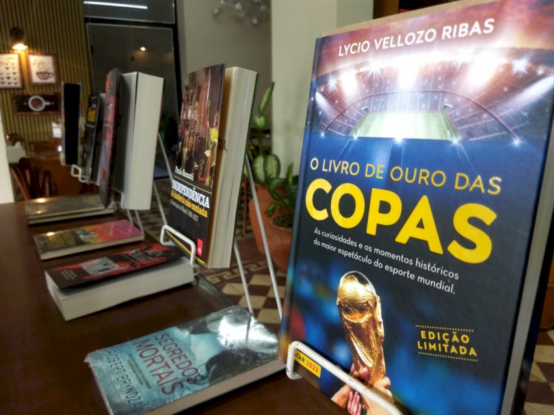 Títulos aparecem em destaque na livraria
