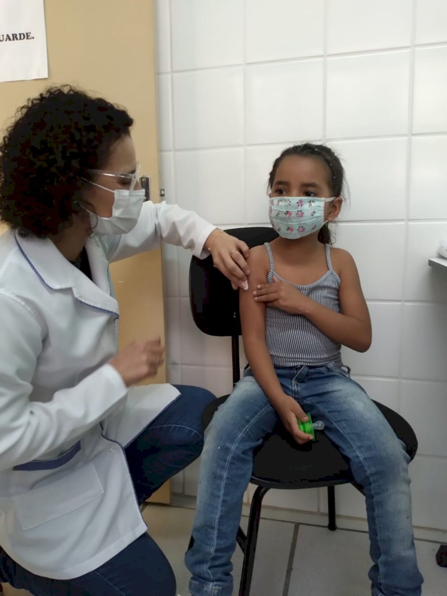Doses para os pequenos são distribuídas no Camillo