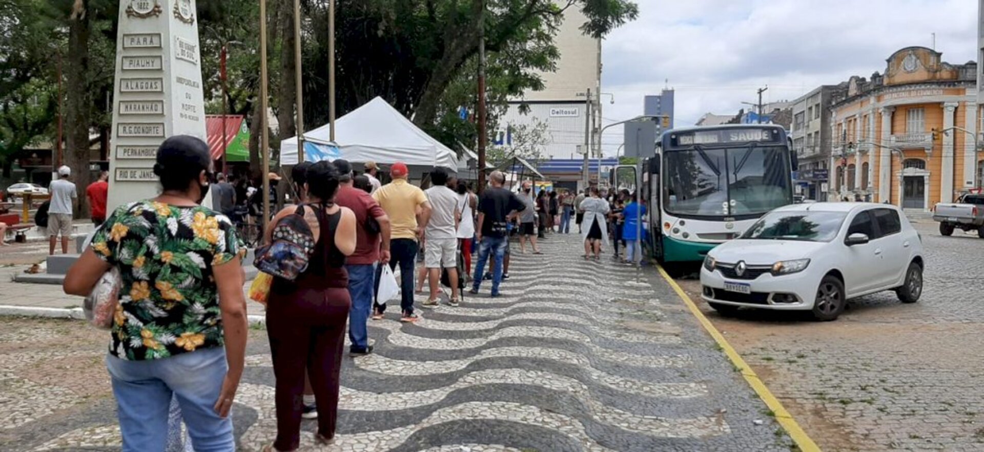 Distribuição de doses acontece das 10h às 17h