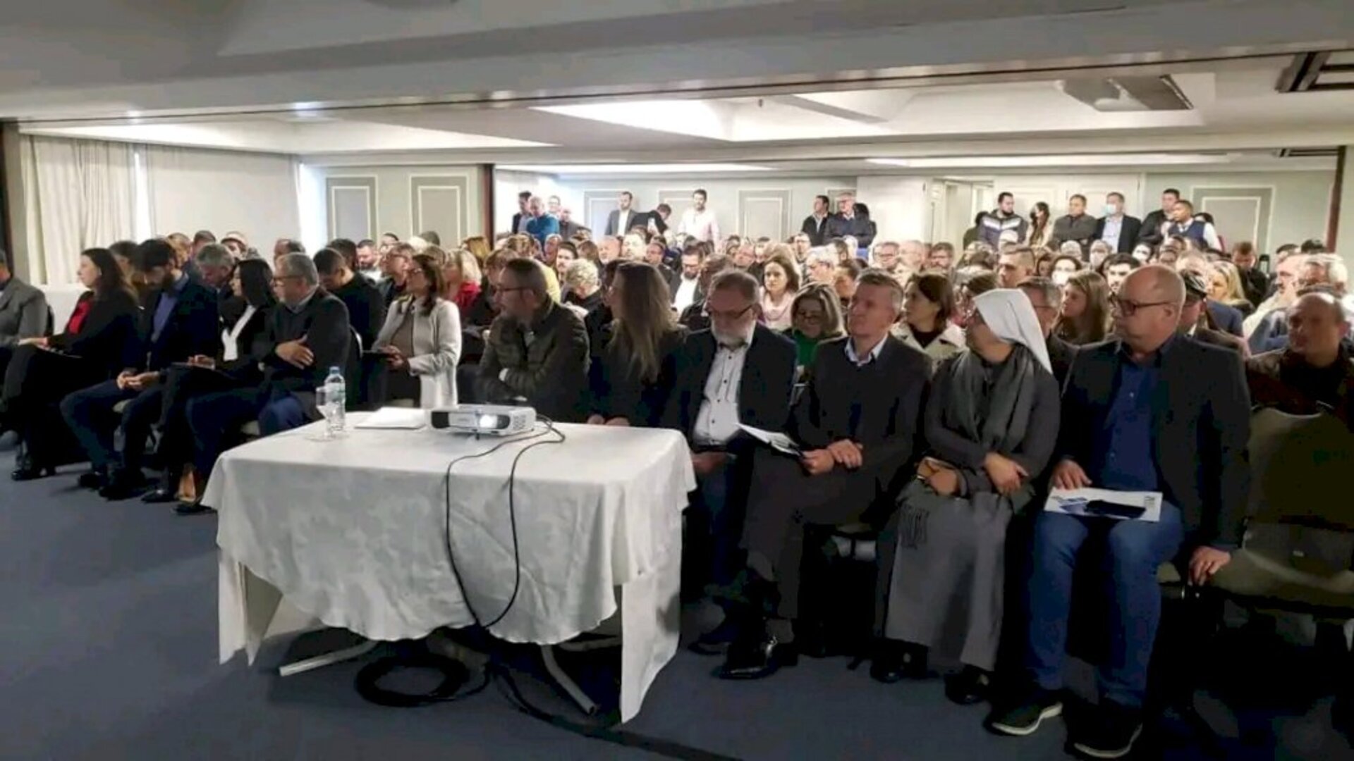 Gestores de diversos hospitais estiveram reunidos ontem
