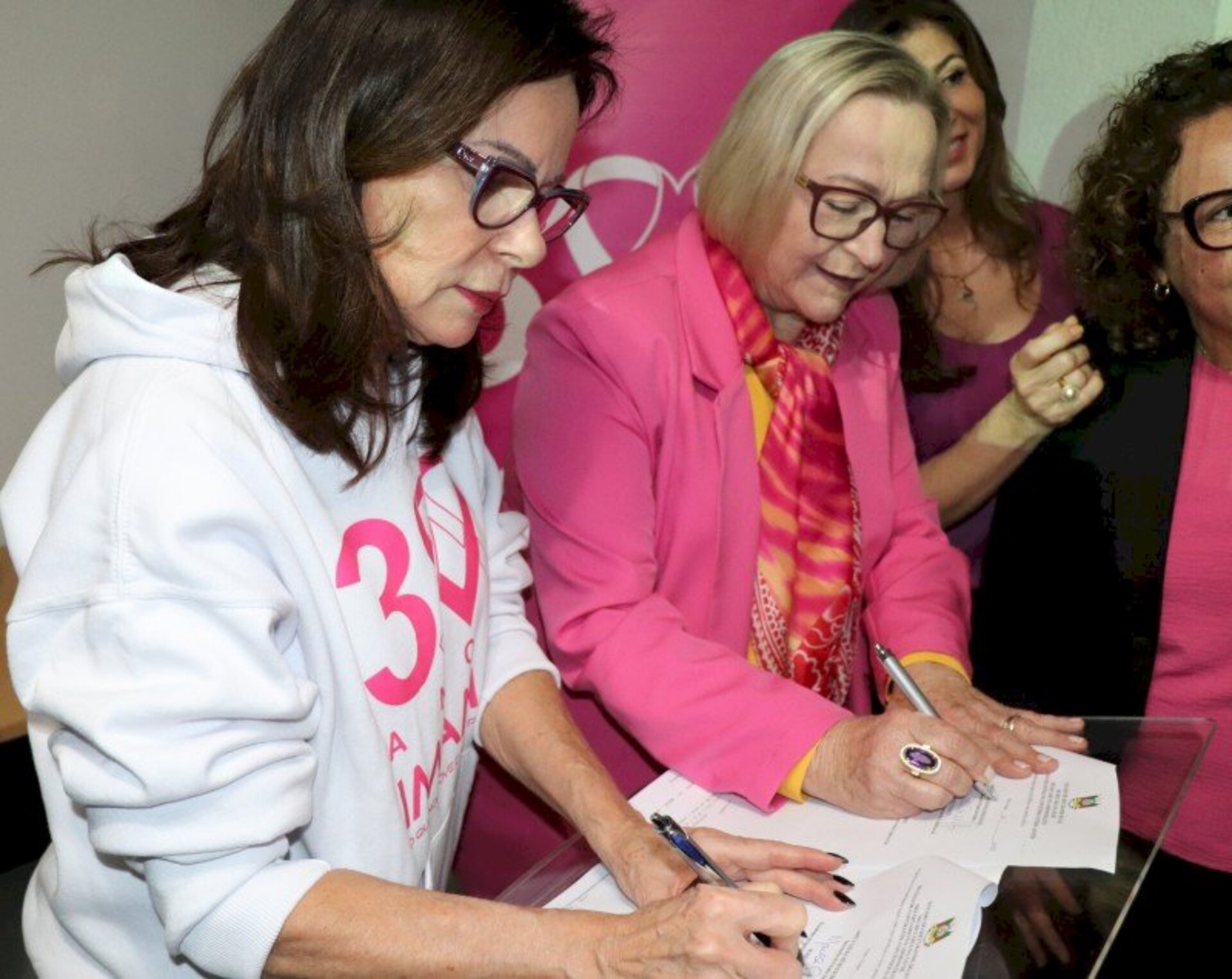 A presidente do Imama, Maira Caleffi, e a secretária Arita assinaram o termo de cooperação