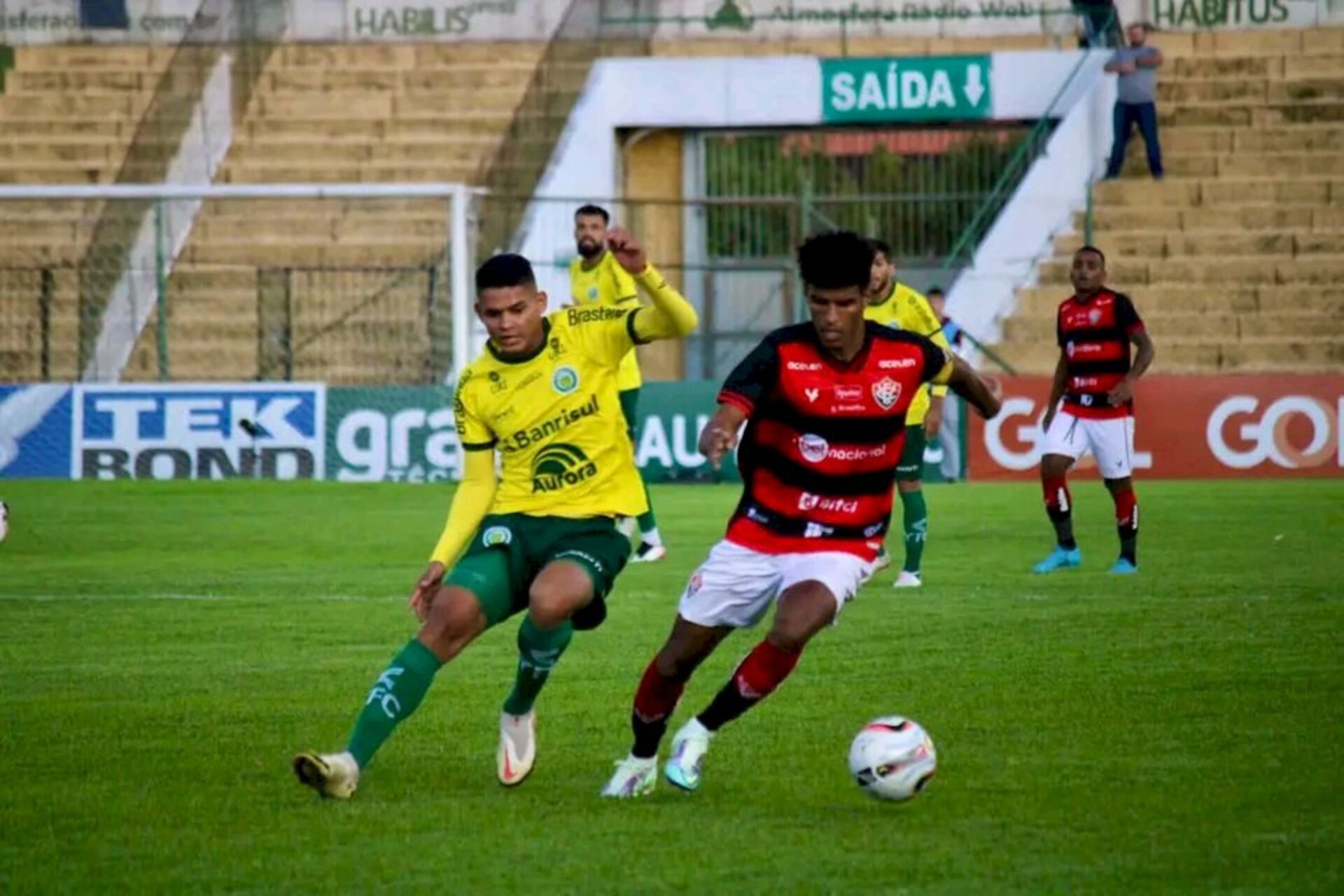 Equipes fazem o jogo de ida das quartas de final