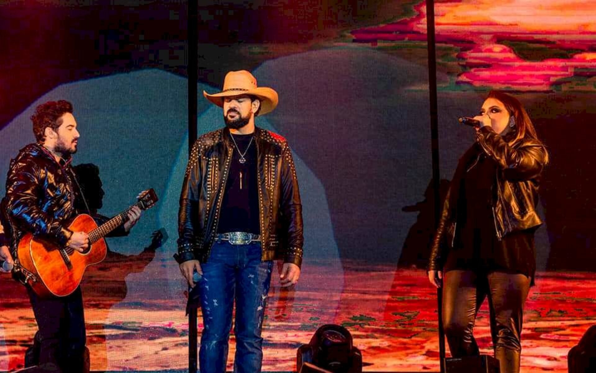 Deise Veiga canta com a dupla sertaneja