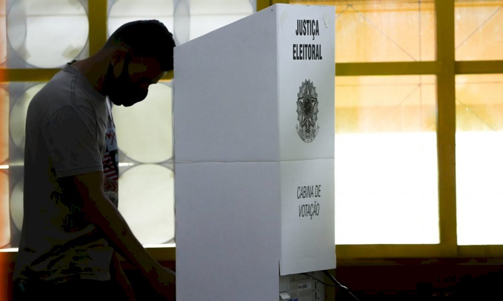 Estão em disputa cinco cargos eletivos