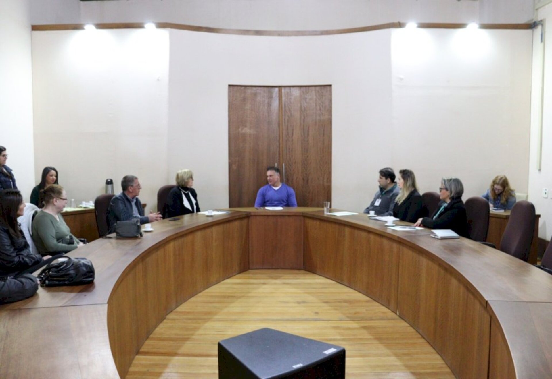 Encontro entre governo municipal e profissionais aconteceu nesta terça-feira