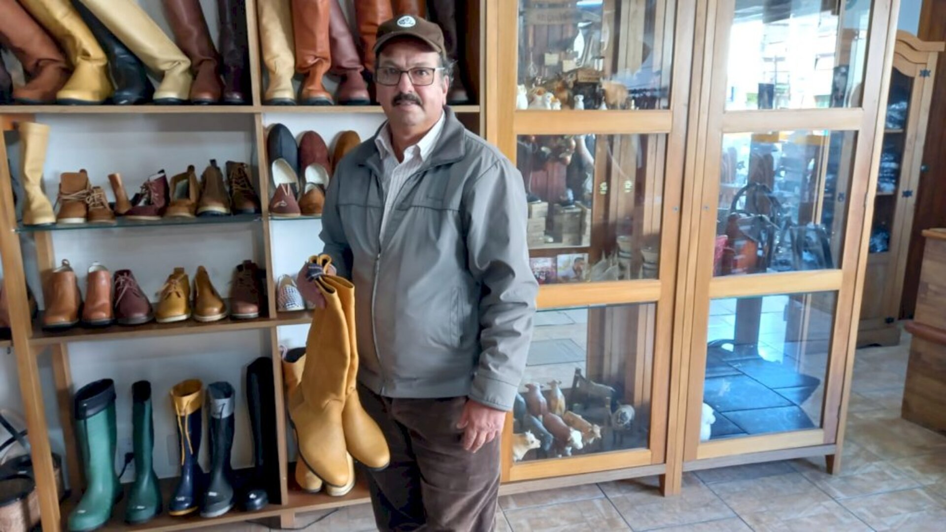 Dias veio até Bagé para escolher botas