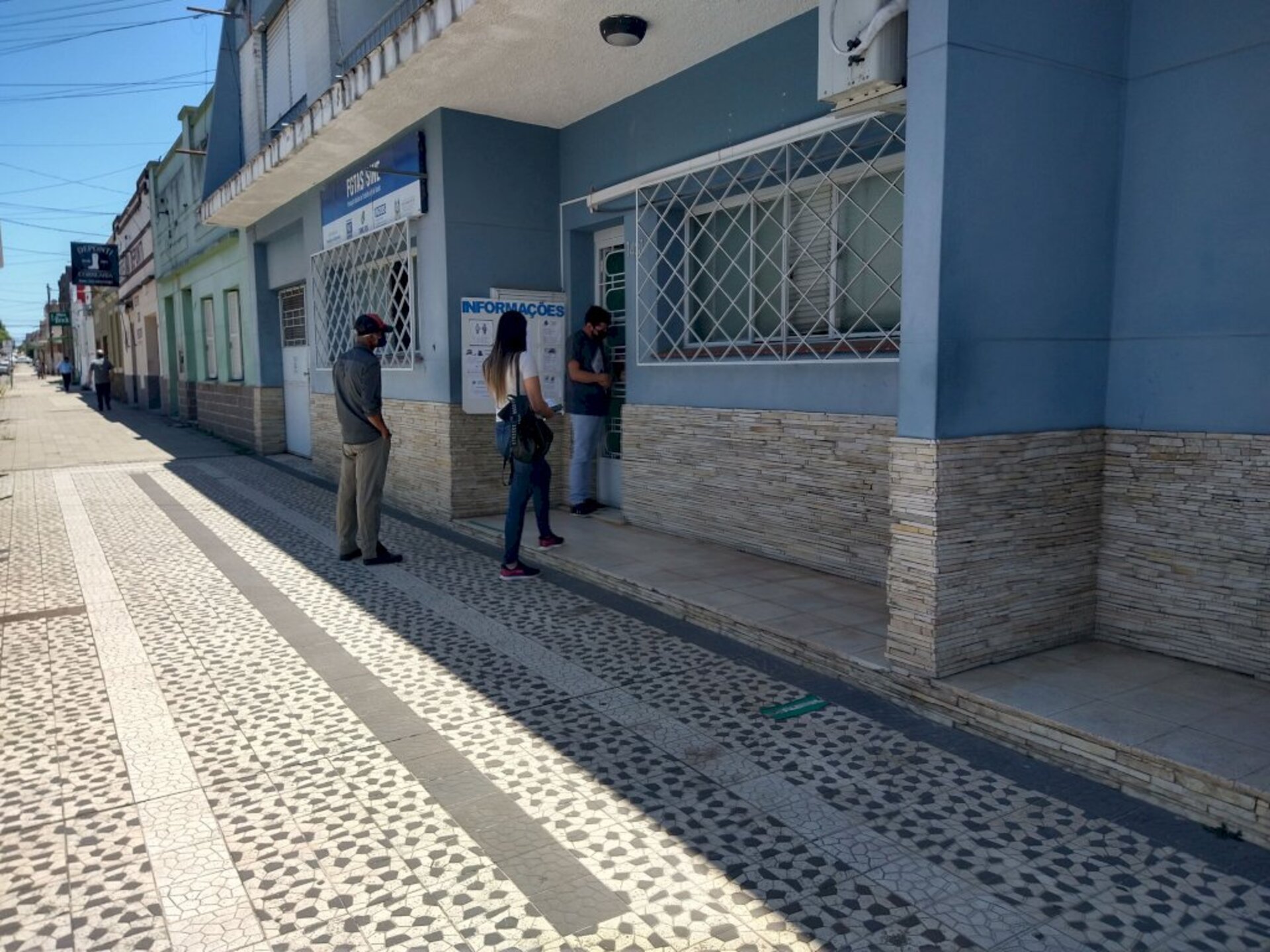 É necessário conferir a disponibilidade das vagas