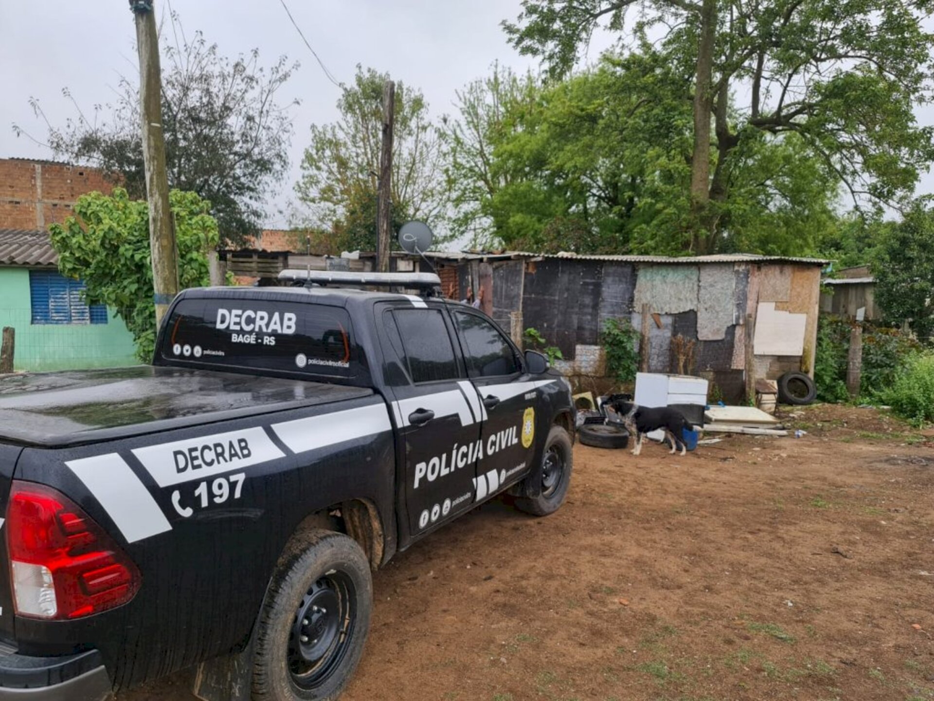Policiais cumpriram mandados em três bairros