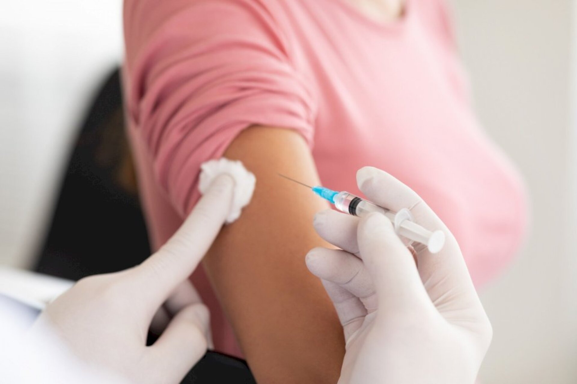 Público-alvo da vacinação contra HPV são meninos e meninas de 9 a 14 anos