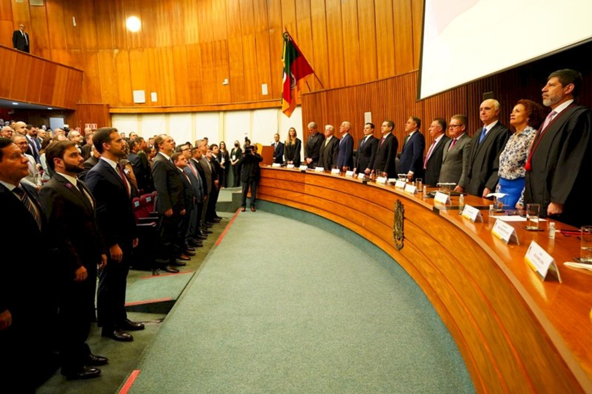 Foram diplomados, governador, vice, senadores e deputados estaduais e federais
