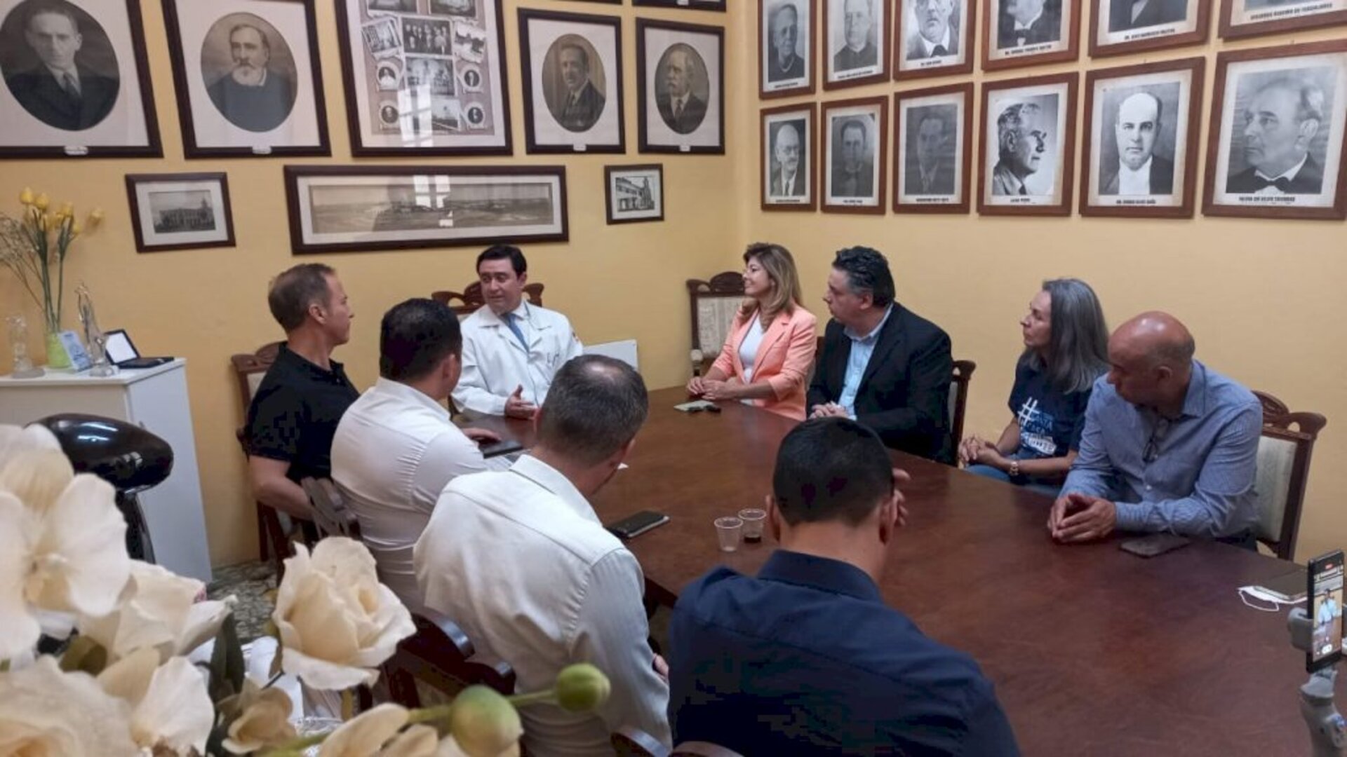 Lideranças políticas se reuniram com gestores do hospital