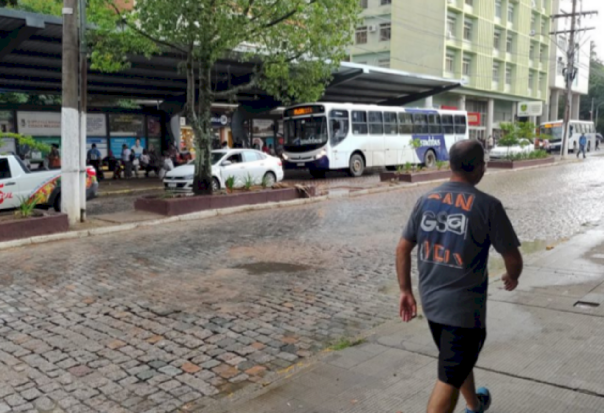 Ônibus circulam só até as 21h30min no sábado