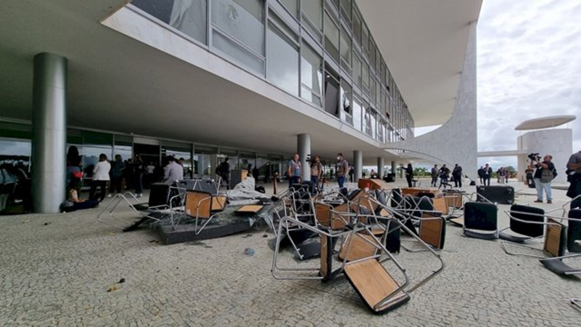 Cenário de destruição no Palácio do Planalto