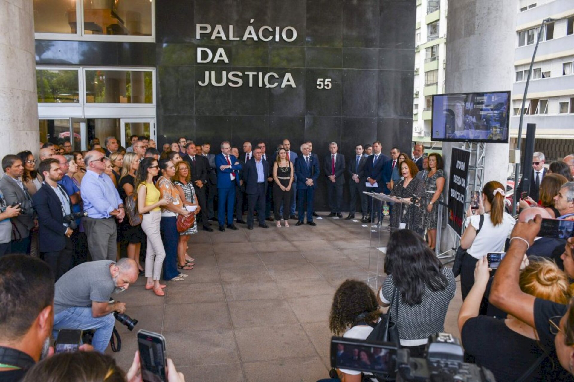 Evento reuniu os três poderes e representantes de entidades