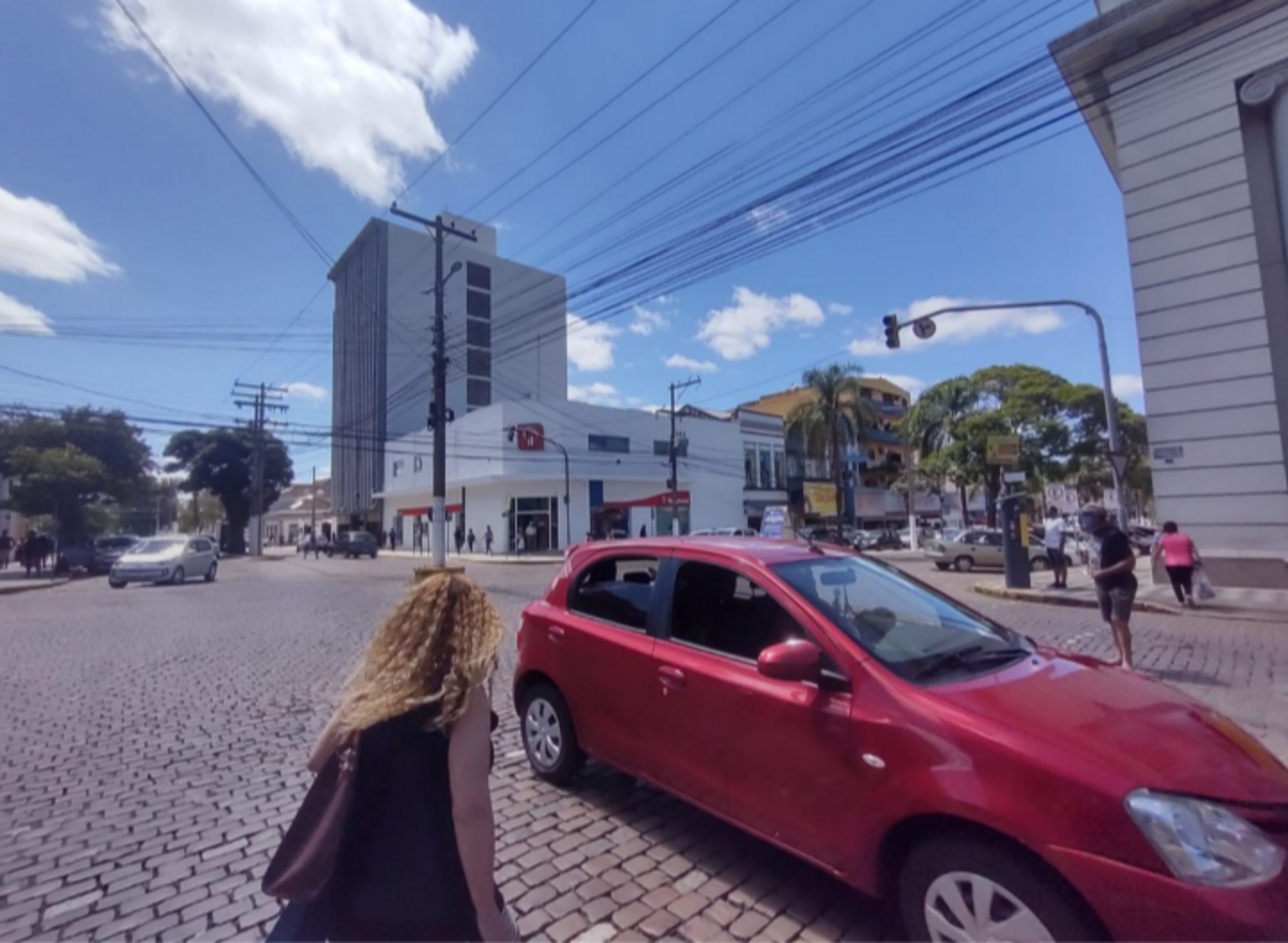 Bancos retomam atendimento na quarta ao meio-dia