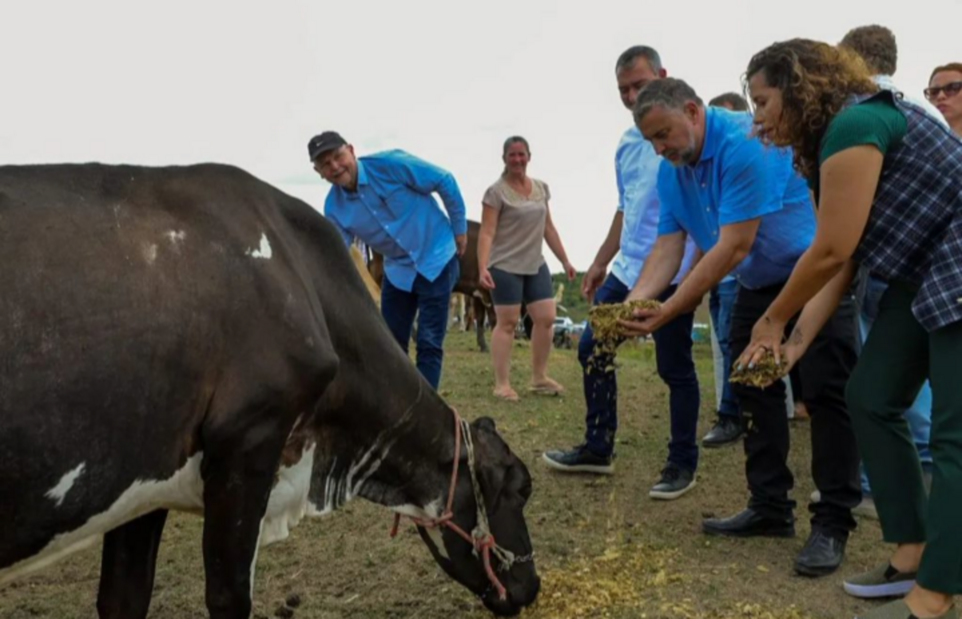 Comitiva teve contato com a dura realidade enfrentada pelos agricultores